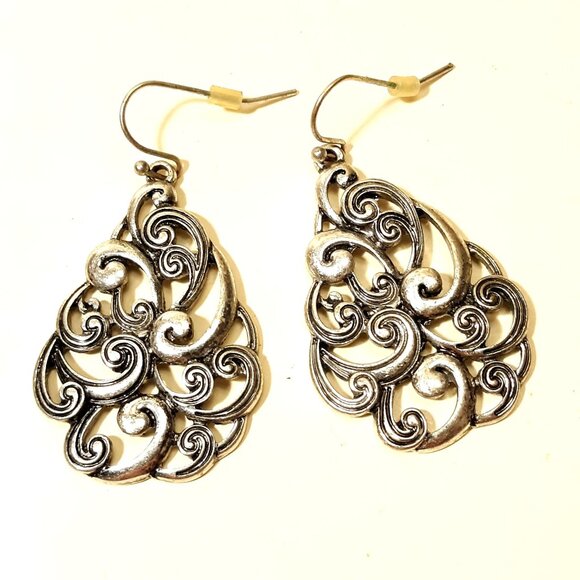 Silvertone Embossed Swirl Drop Pierced Earrings Shepard Hook Vintage - Picture 1 of 3